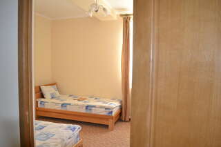 Отель Tonal Мукачево Двухместный номер эконом-класса с 2 отдельными кроватями-2